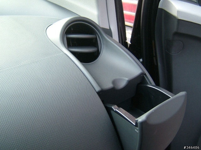 新車yaris 隨手拍幾張......