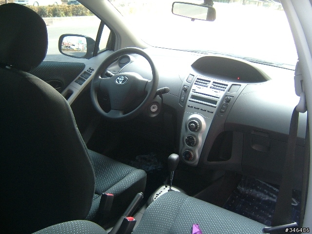 新車yaris 隨手拍幾張......