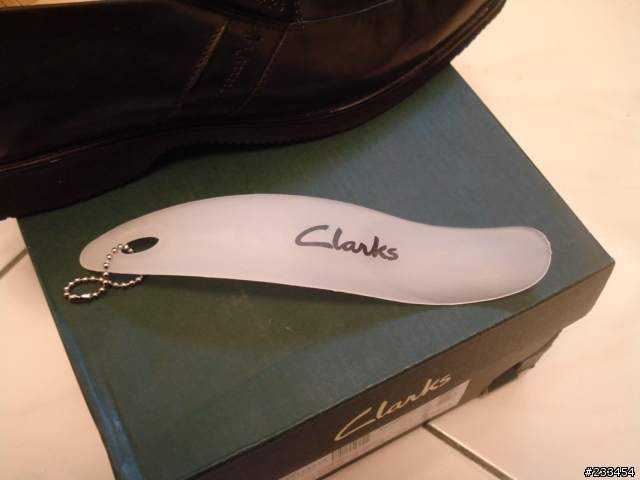 "穿起來的感覺就好像打赤腳踩在地毯上一樣舒適"Clarks Finney皮鞋