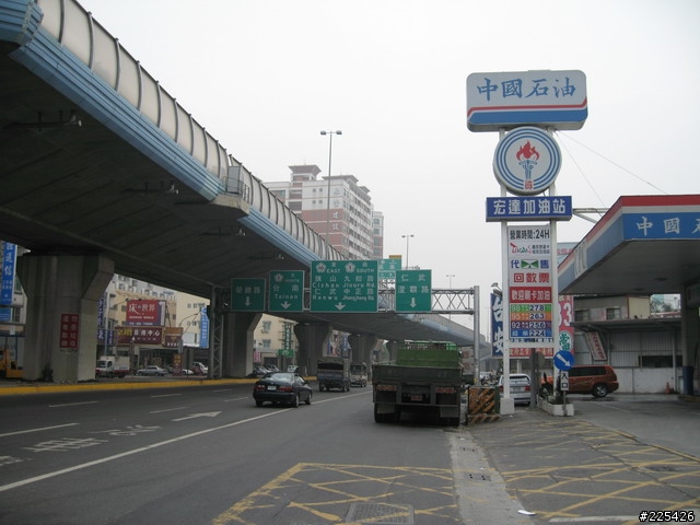 高雄宏達 <b>黑店</b> 加油站