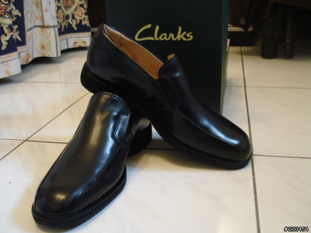 "穿起來的感覺就好像打赤腳踩在地毯上一樣舒適"Clarks Finney皮鞋