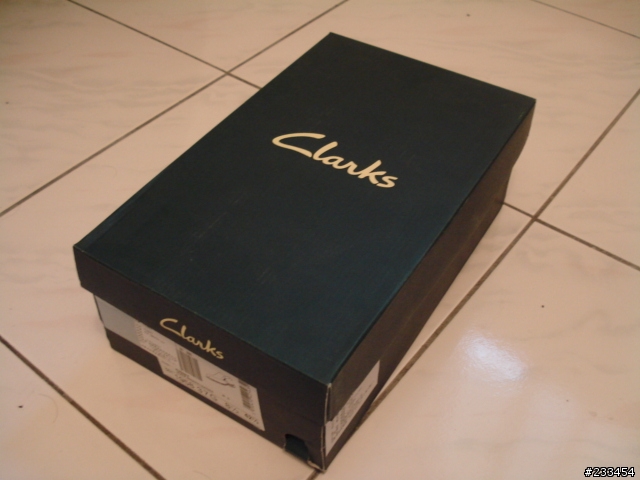 "穿起來的感覺就好像打赤腳踩在地毯上一樣舒適"Clarks Finney皮鞋