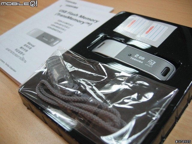TOSHIBA 2G隨身碟 (U3 smart) 開封測試心得 (1) ~~內附疊疊樂喔!