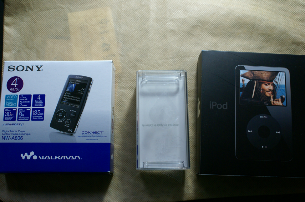 (心得)Sony NW-A806 (4G)與Apple iPod Nano 8G的外觀比較