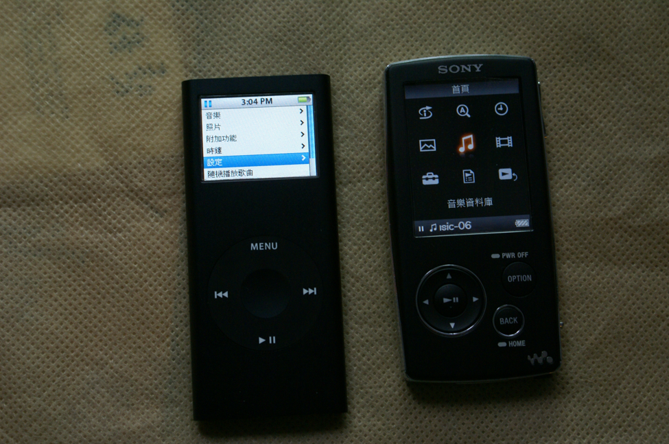 (心得)Sony NW-A806 (4G)與Apple iPod Nano 8G的外觀比較