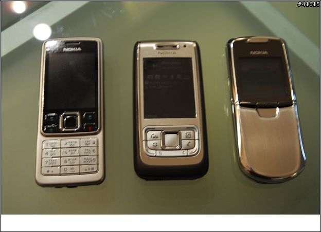 老婆的新機 Nokia 6300 開箱 及我的N氏一族
