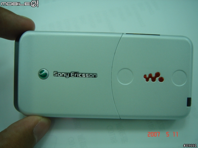 香蕉滑蓋機- Sony Ericsson Walkman W580i (實機+照相)