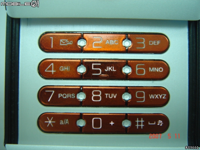 香蕉滑蓋機- Sony Ericsson Walkman W580i (實機+照相)