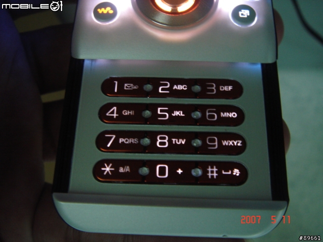 香蕉滑蓋機- Sony Ericsson Walkman W580i (實機+照相)