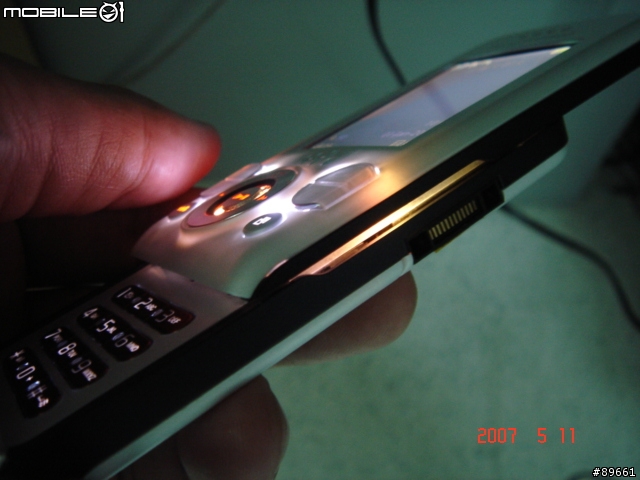 香蕉滑蓋機- Sony Ericsson Walkman W580i (實機+照相)
