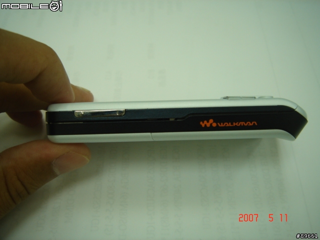 香蕉滑蓋機- Sony Ericsson Walkman W580i (實機+照相)