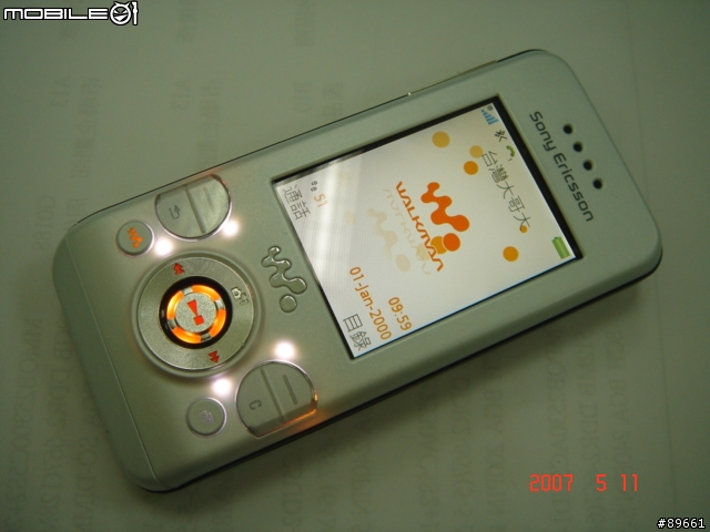 香蕉滑蓋機- Sony Ericsson Walkman W580i (實機+照相)