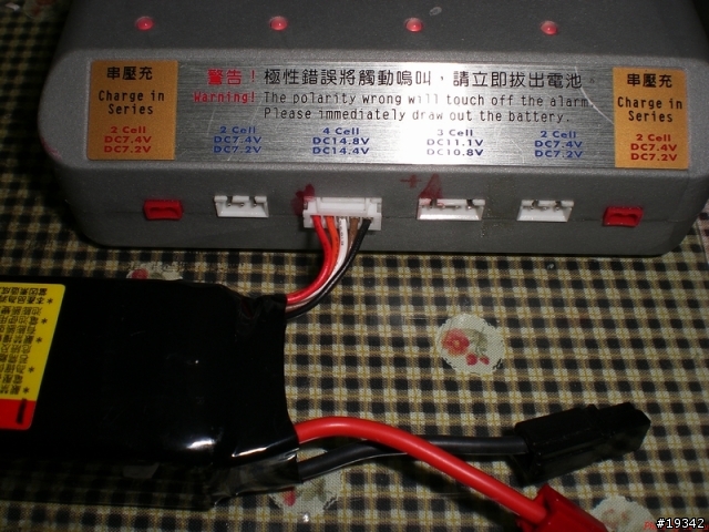 96-05-25收到的充電器BC-6,為了一堆電動遙控模型的鋰電池