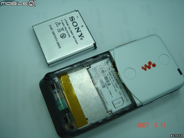 香蕉滑蓋機- Sony Ericsson Walkman W580i (實機+照相)