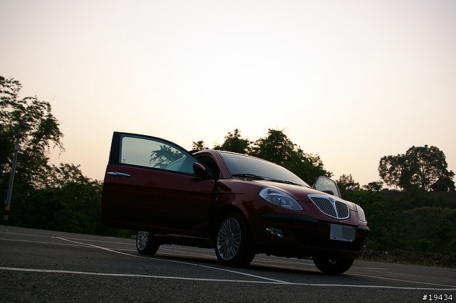 遇見義大利氣質美女～Lancia Ypsilon 1.4