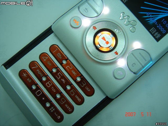 香蕉滑蓋機- Sony Ericsson Walkman W580i (實機+照相)
