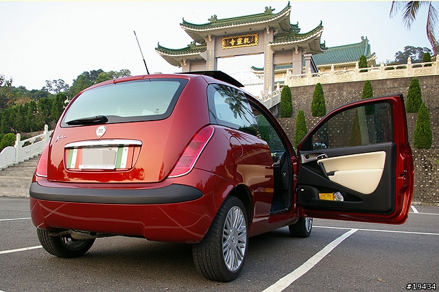 遇見義大利氣質美女～Lancia Ypsilon 1.4