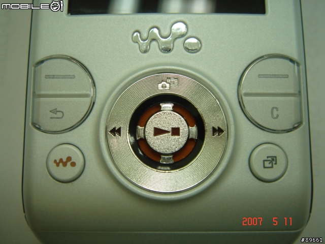 香蕉滑蓋機- Sony Ericsson Walkman W580i (實機+照相)