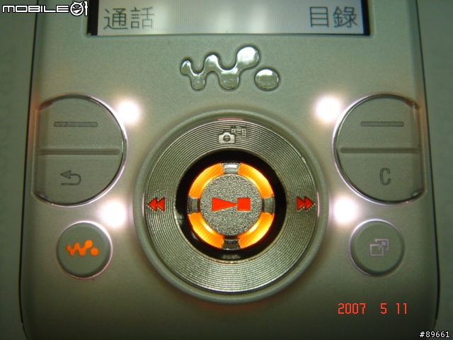 香蕉滑蓋機- Sony Ericsson Walkman W580i (實機+照相)