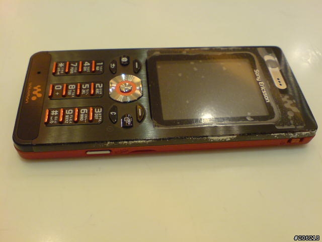 Sony Ericsson W880i 超薄機!但,我卻拿到新品不良....