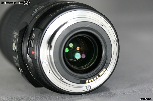 開箱分享-EF 70-300mm F4-5.6 IS USM, 小小黑
