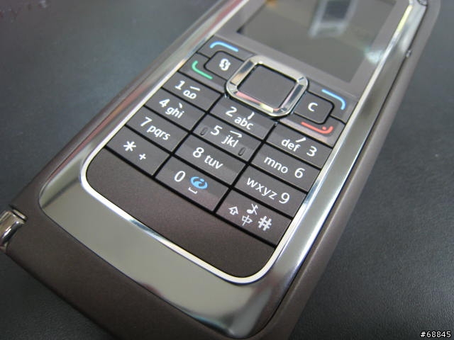最不專業的NOKIA E90開箱文