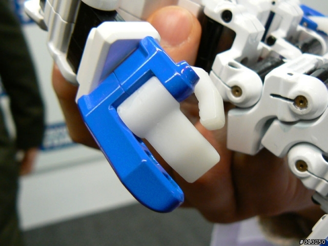 全世界最小的機械人玩具 Omnibot 2007 i-SOBOT 誕生