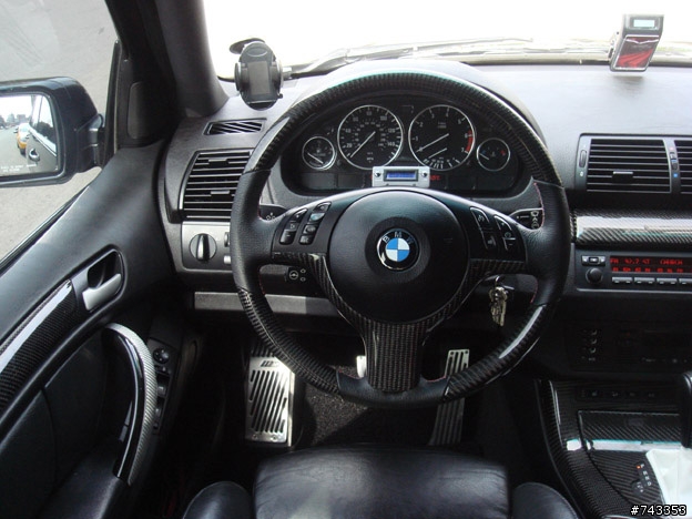 BMW4.4 全卡夢車內飾板
