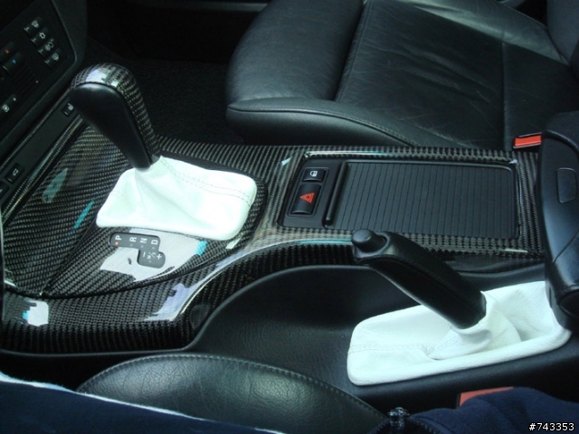 BMW4.4 全卡夢車內飾板