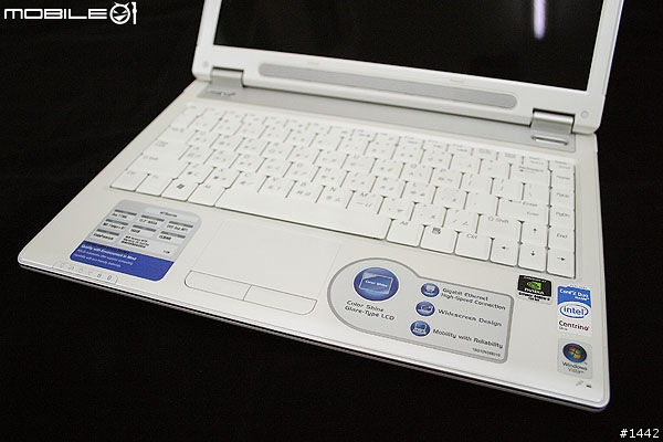 行動效能與聲光娛樂的中庸之選-簡約淨白ASUS W7S