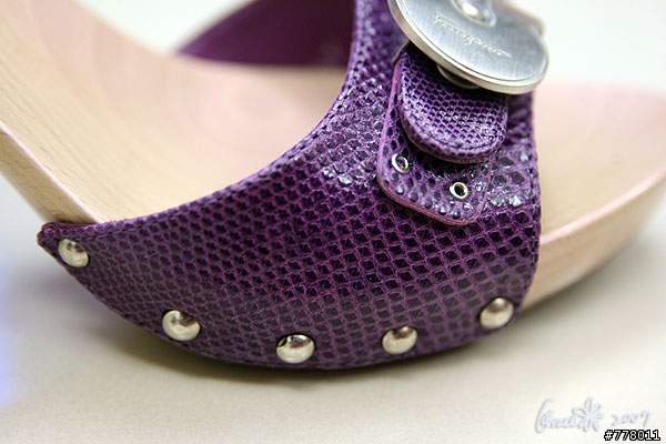新敗的鞋鞋... ferragamo---入境隨俗~新增圖片嚕!