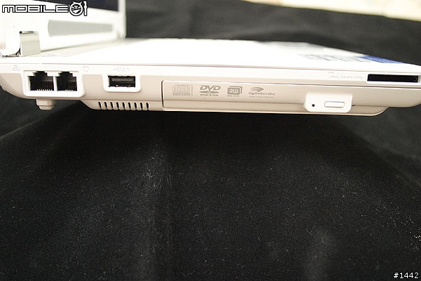 行動效能與聲光娛樂的中庸之選-簡約淨白ASUS W7S