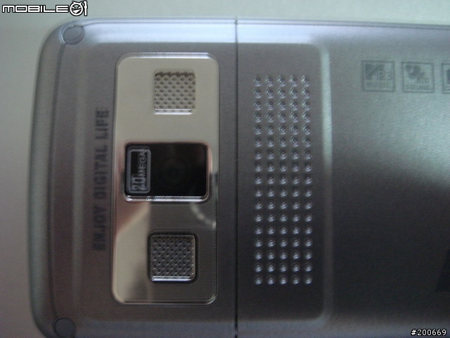 號稱待機69天電池容量 3000mAh 的大陸手機-ZTC E90