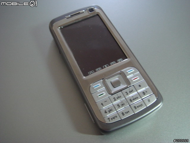 號稱待機69天電池容量 3000mAh 的大陸手機-ZTC E90