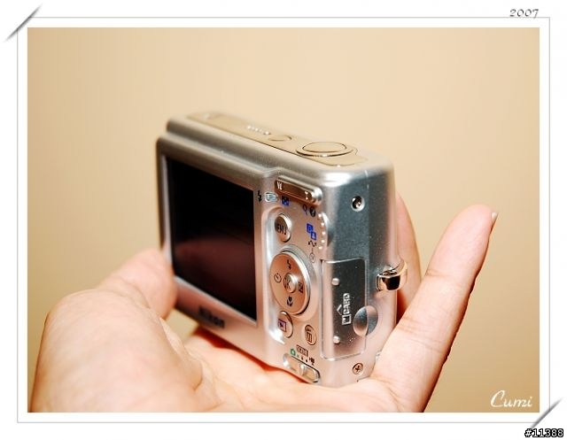 〔純開箱〕買給父親大人的DC - Nikon COOLPIX L11