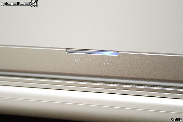 行動效能與聲光娛樂的中庸之選-簡約淨白ASUS W7S