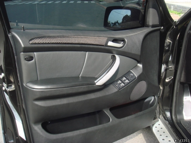 BMW4.4 全卡夢車內飾板