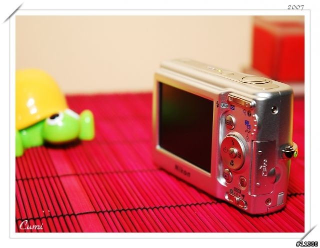 〔純開箱〕買給父親大人的DC - Nikon COOLPIX L11