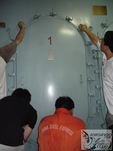 一輩子你可能都不會踏進去的地方----商船機艙