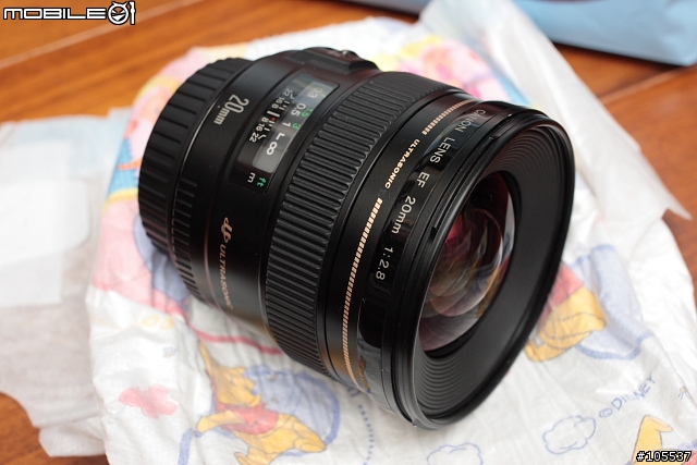 尿布裡有Canon EF 20mm f/2.8!!!撿起來PK 10-22mm