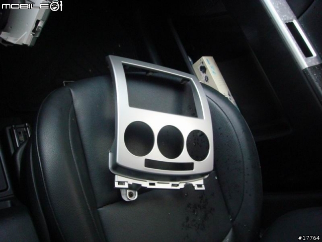 是怎樣啦!Mazda的車有那麼搶手嗎?這次換DVD音響被偷走..