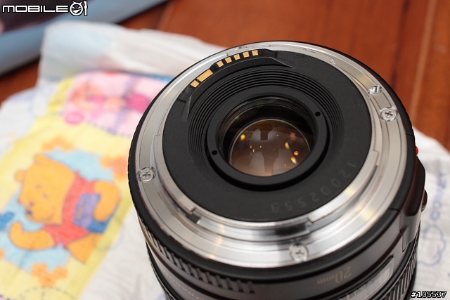 尿布裡有Canon EF 20mm f/2.8!!!撿起來PK 10-22mm