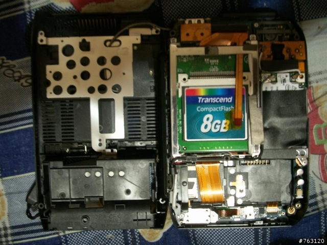 可能係世界上第一部行 CF 充 SSD 既 SONY UX UMPC