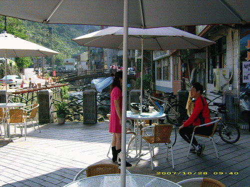 石碇薑汁豆花加老街廣場的咖啡