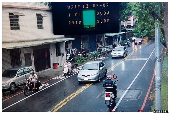 超級e04~~~原來固定式也會拍!!