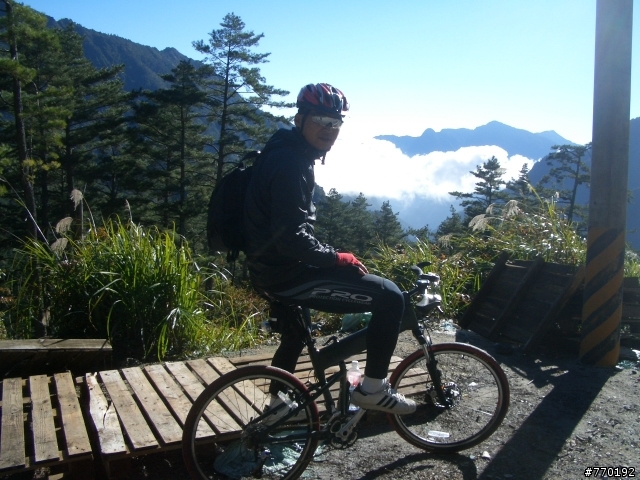 合歡山悍馬渡假行