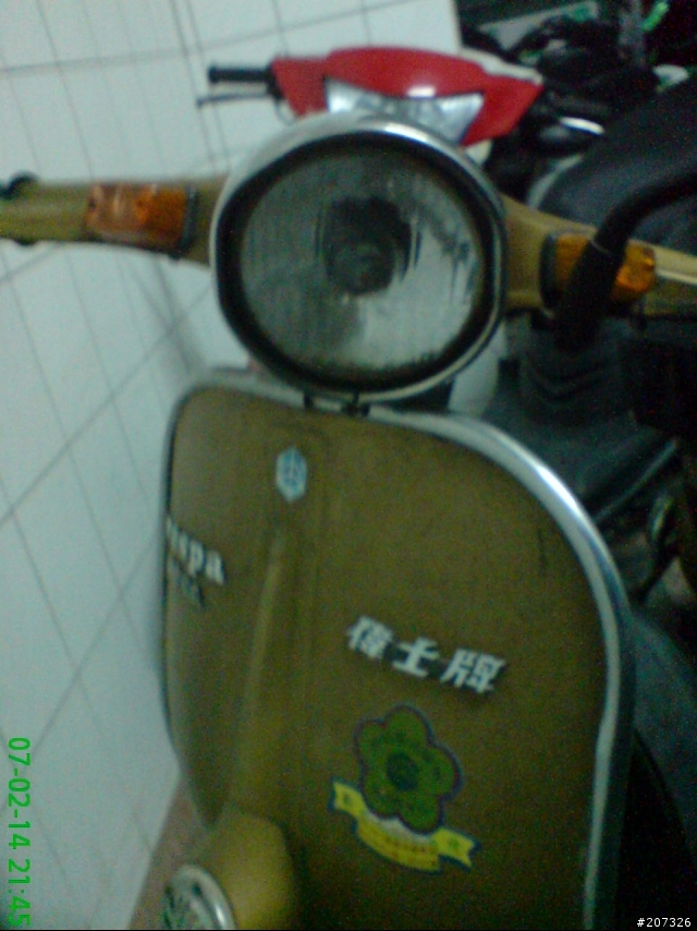 騎著偉士牌去衝浪~~GOGO..
