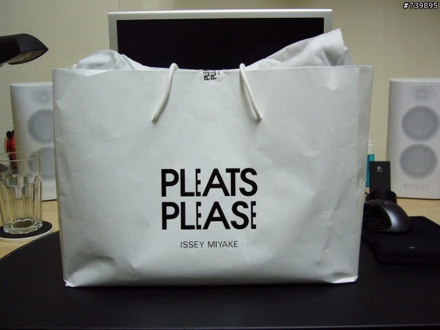 結婚紀念日老公送的禮物~ISSEY MIYAKE(PLEATS PLEASE) 紅色霹啵包~