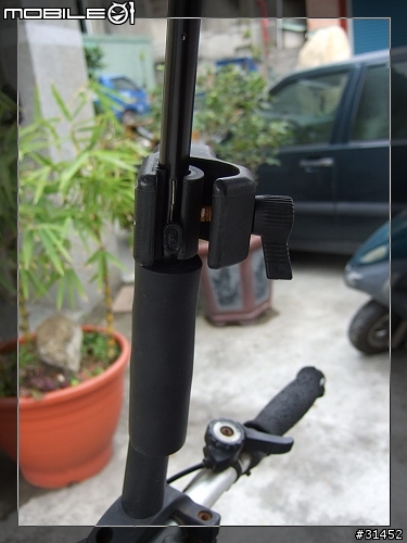 婆婆媽媽一起來,好用的「腳踏車雨傘支撐架」