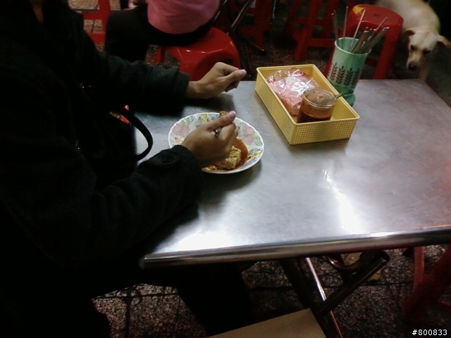 大同區:雙連街/錦西街口的上海脆皮臭豆腐(算好吃)+滿庭香魯肉飯(50年老店)